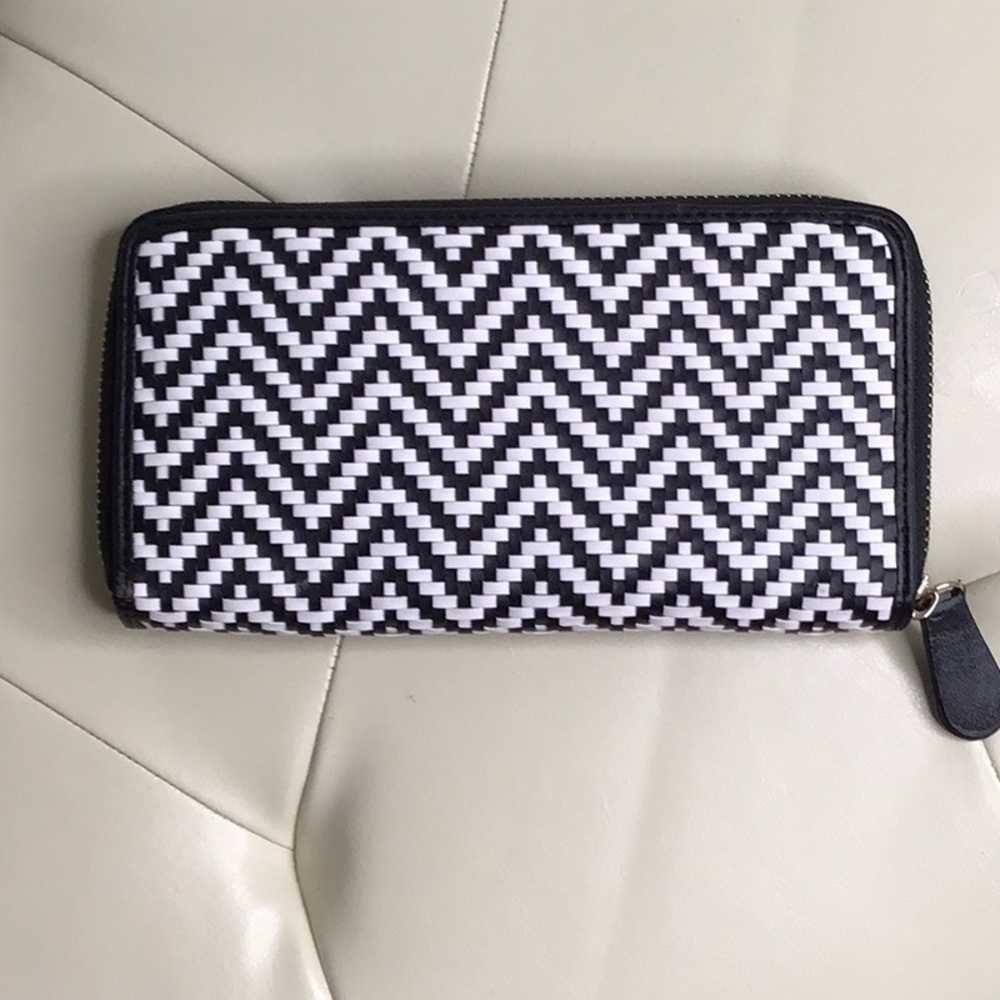 Expressions NYC Black & White Wallet